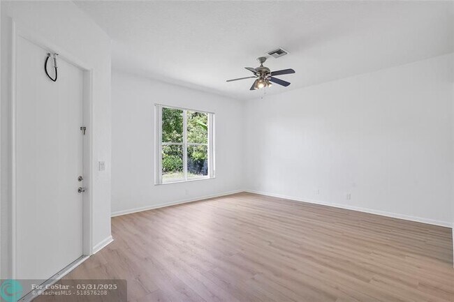 Building Photo - 11517 NW 49th Ct