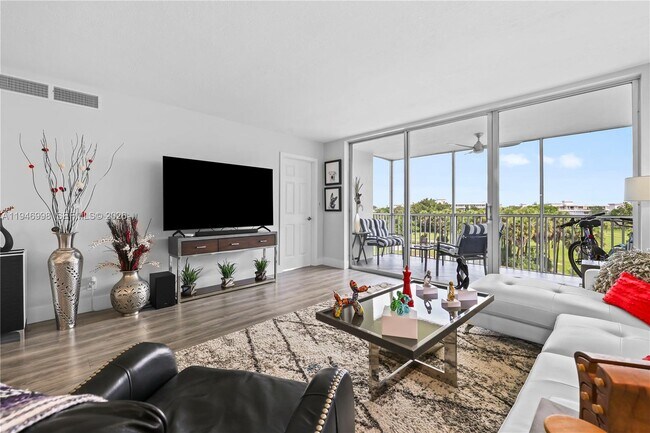 Building Photo - 2661 S Course Dr