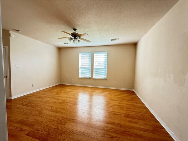 Building Photo - 3118 Creek Bank Ln