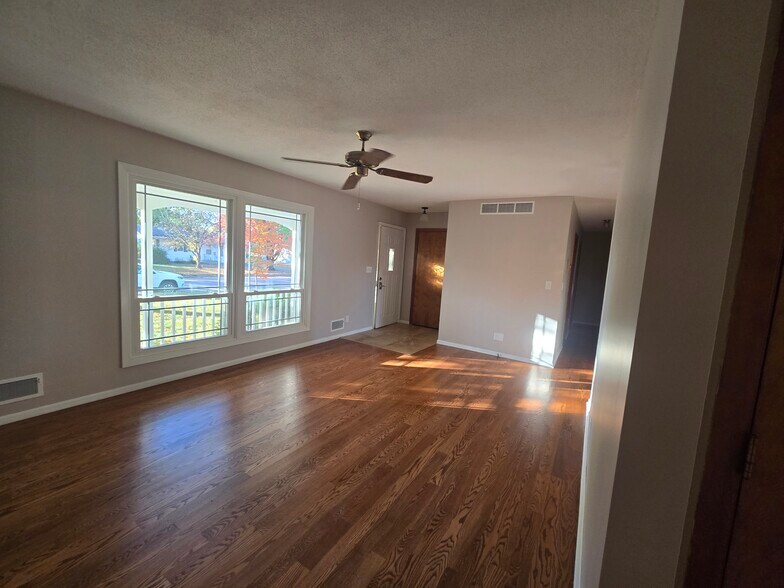 Building Photo - 711 Church St