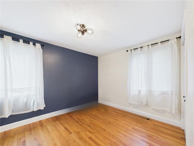 Building Photo - 124 Edgeworth Ave