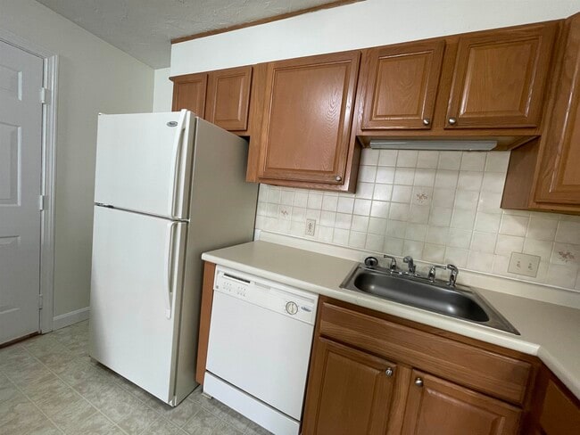 Building Photo - 385 Huse Rd