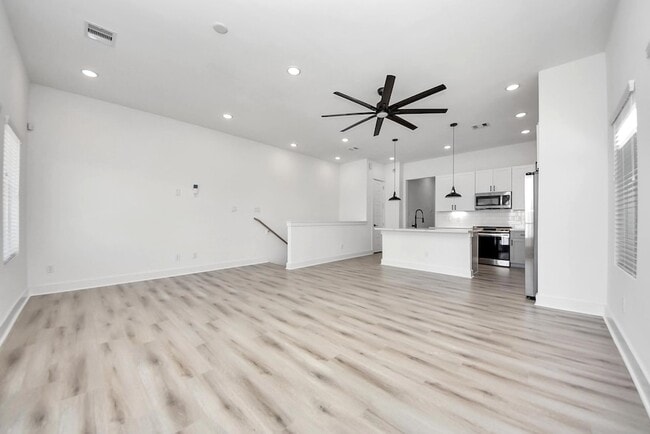 Building Photo - 3010 Jensen Dr