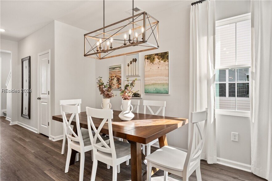 Building Photo - 7 Whispering Oaks Cir