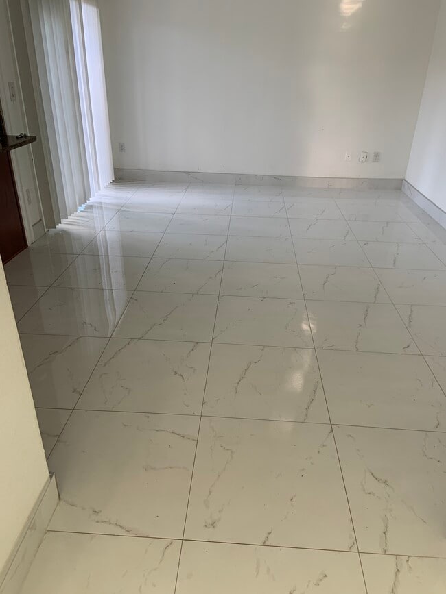 Building Photo - 341 Minneola Dr