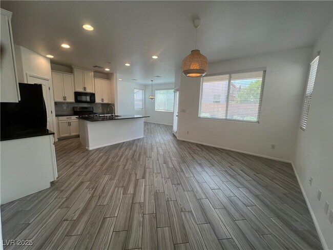 Building Photo - 909 Earth Luster Rd