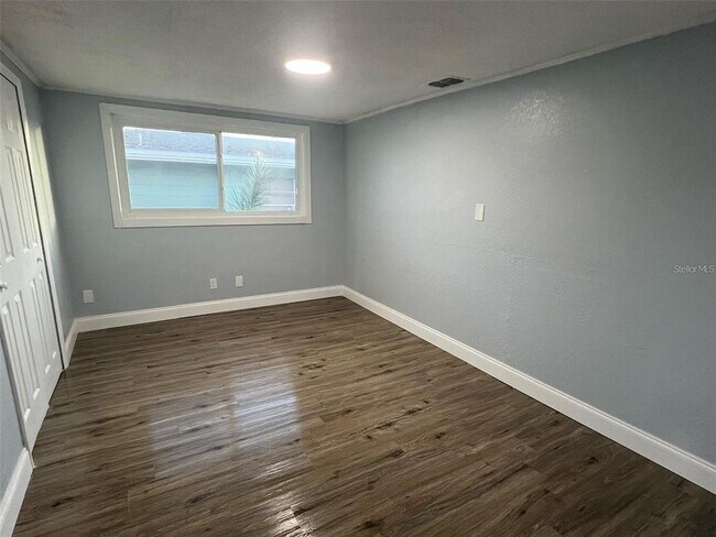 Building Photo - 614 Paw Paw St