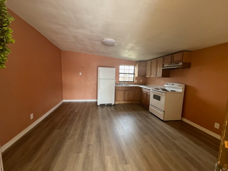 Building Photo - 3911 Spear St