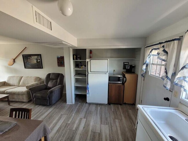 Building Photo - 393 S Paseo Lobo