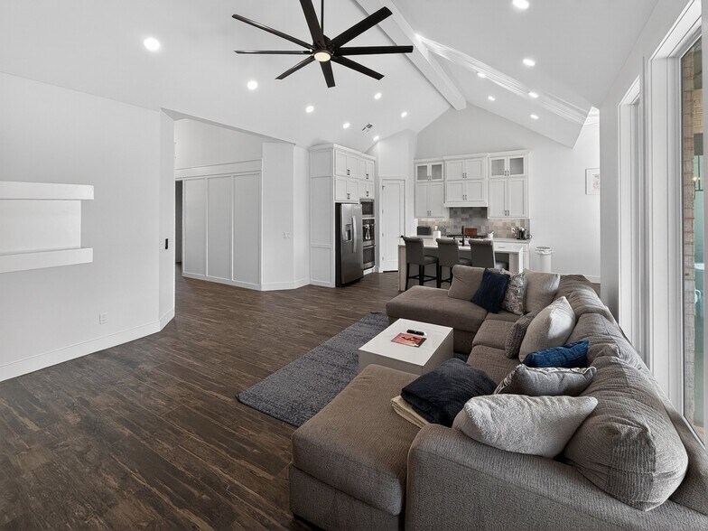 Building Photo - 16001 Aparados Wy