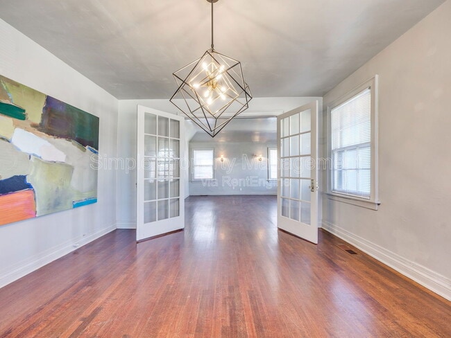 Building Photo - 816 NE 20th St