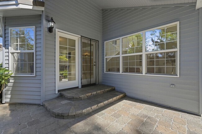 Building Photo - 17903 Ridge Lake Dr
