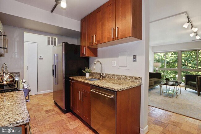 Building Photo - Beautiful 1BR/1BA in Downtown Bethesda. Al...