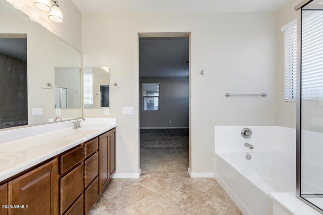Building Photo - 4770 E Tierra Buena Ln
