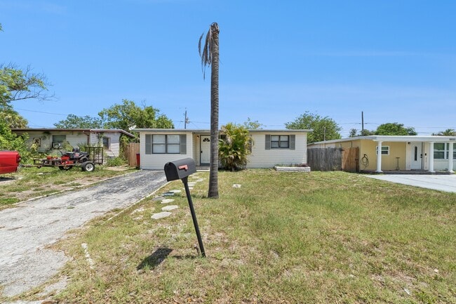 Building Photo - 10543-10117 117 Dr N