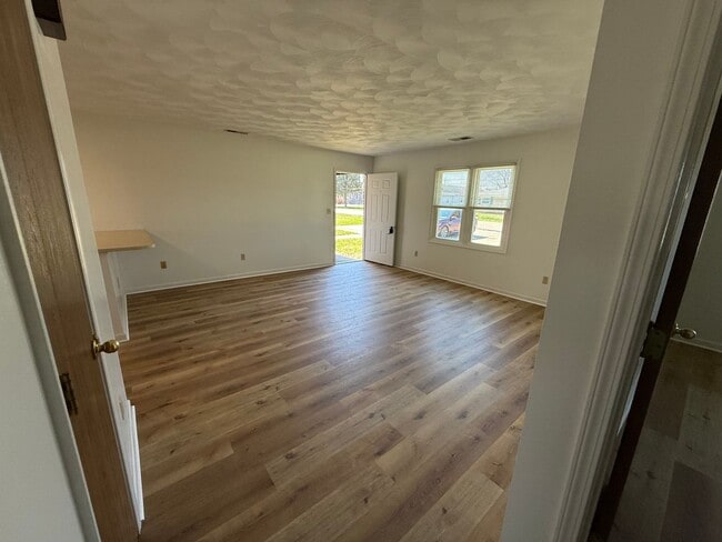 Building Photo - 739 Main St