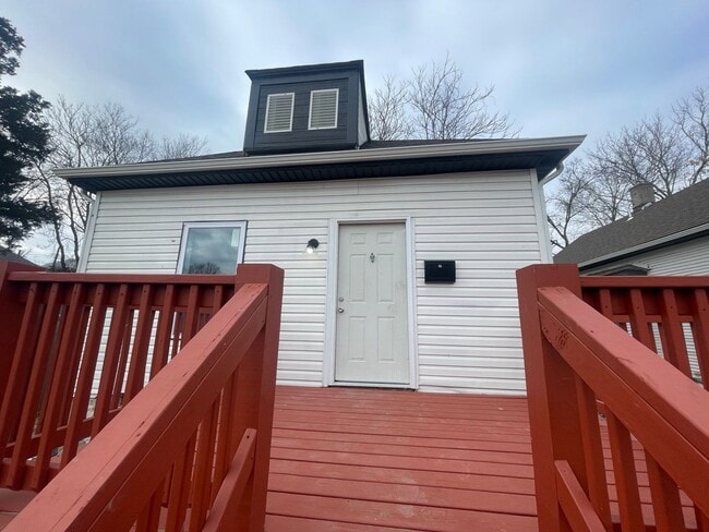 Building Photo - Remodeled 2 Bed/1 Bath home off 23rd!