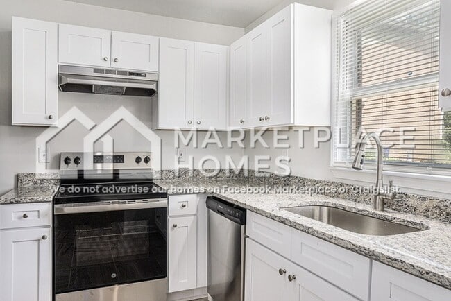 Building Photo - 5279 Oakridge Dr