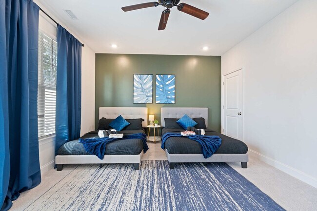 Building Photo - 1010 Falling Rock Pl