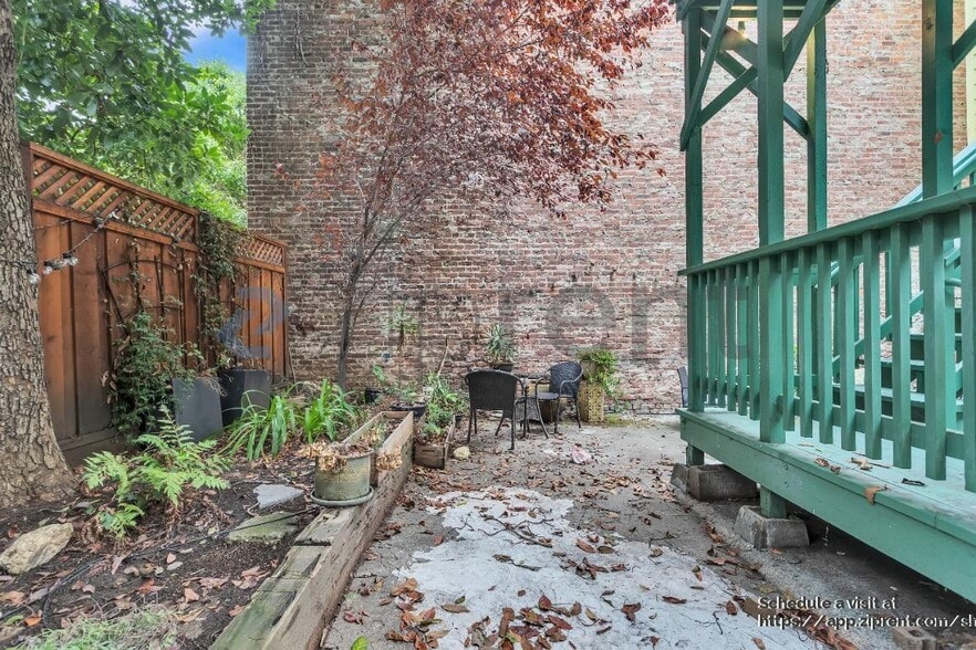 Building Photo - 161 Capp St