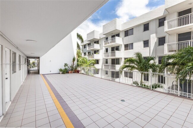 Building Photo - 1331 Lincoln Rd