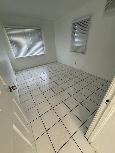 Building Photo - 216 S B St