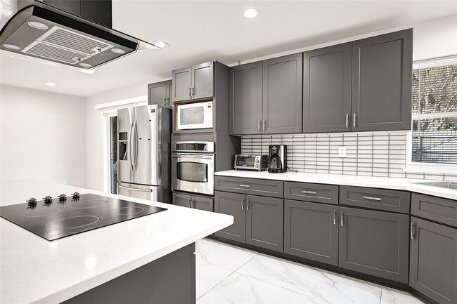 Building Photo - 22406 Fincastle Dr