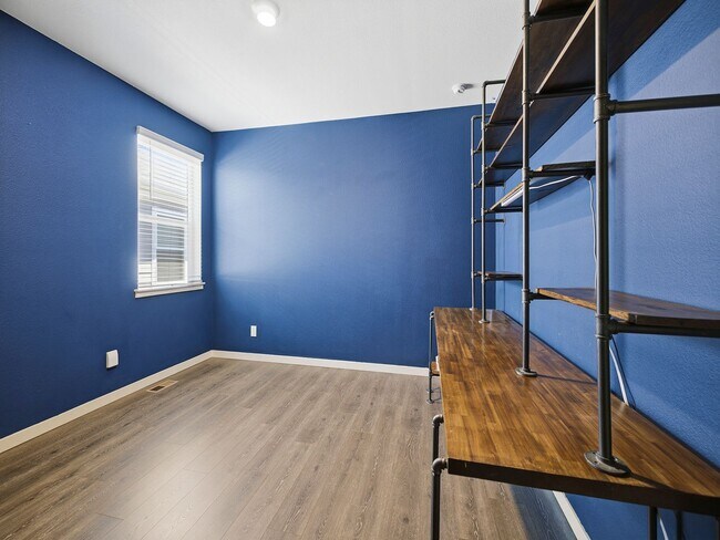 Building Photo - Gorgeous 4-Bed 2-Bath home Fort Collins, CO!