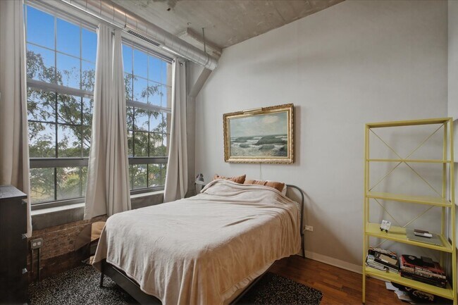 Building Photo - 3963 W Belmont Ave
