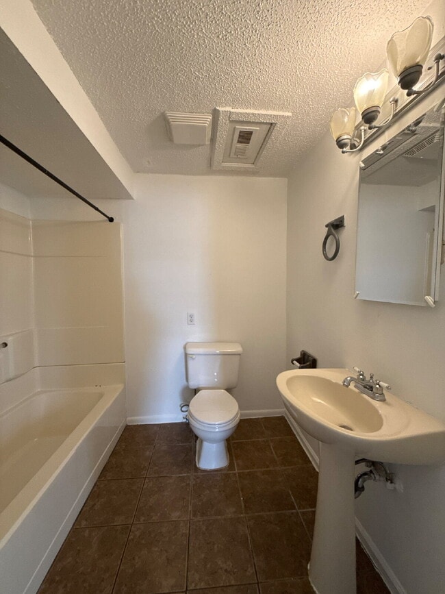 Building Photo - 118 Brockway Ave