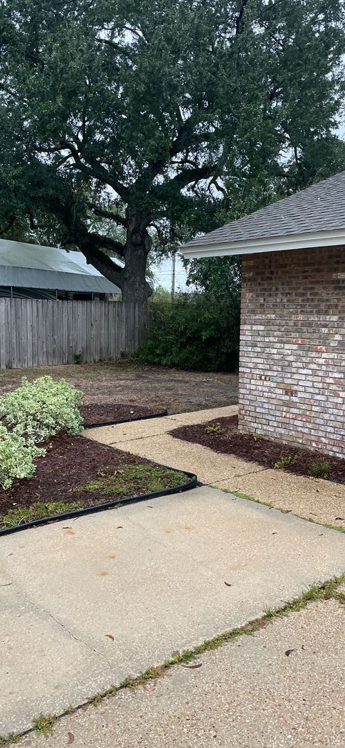 Building Photo - 3 BD 2 BA Home in the Bayou View School District of Gulfport includes LAWN CARE