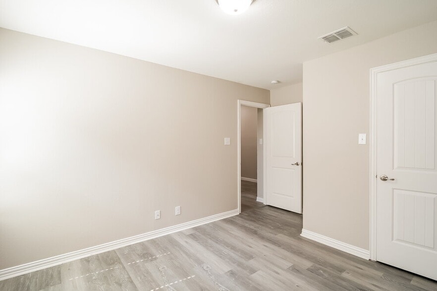 Building Photo - 922 Evergreen St