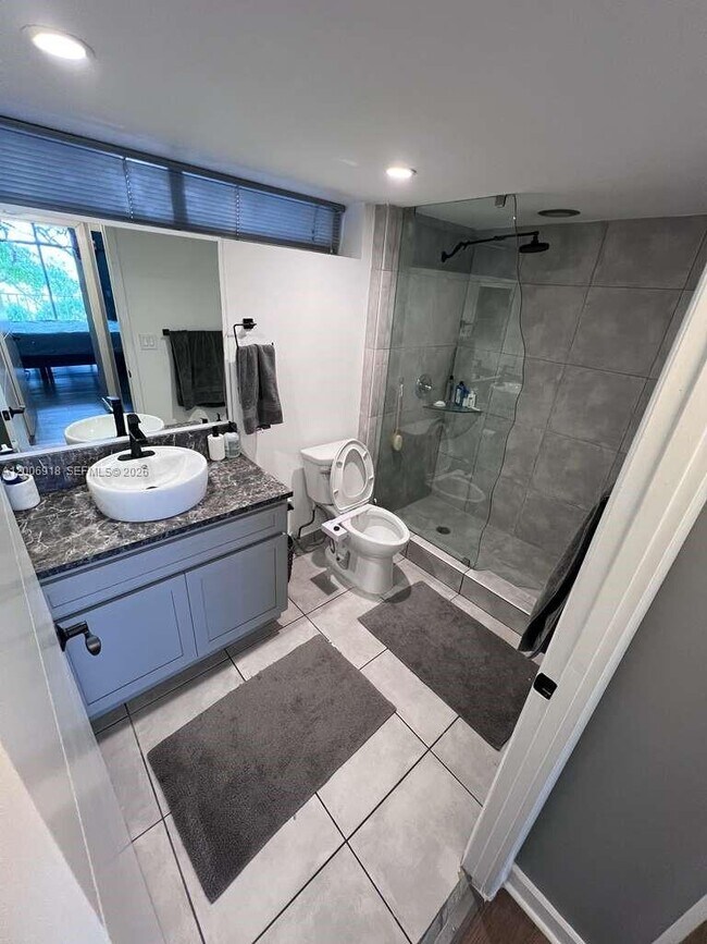 Building Photo - 650 NE 64th St