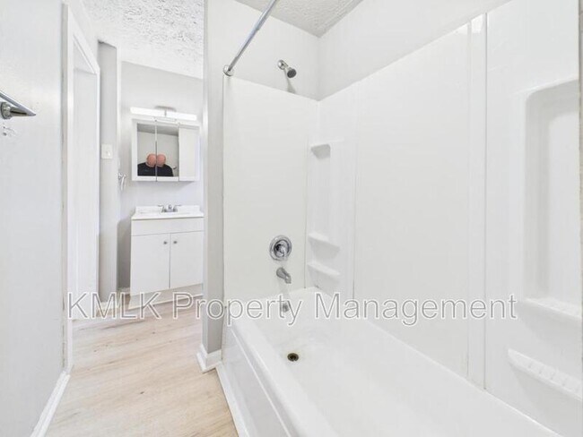 Building Photo - 635 Hazel St