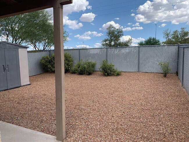 Building Photo - 9110 E Esperanza Dr