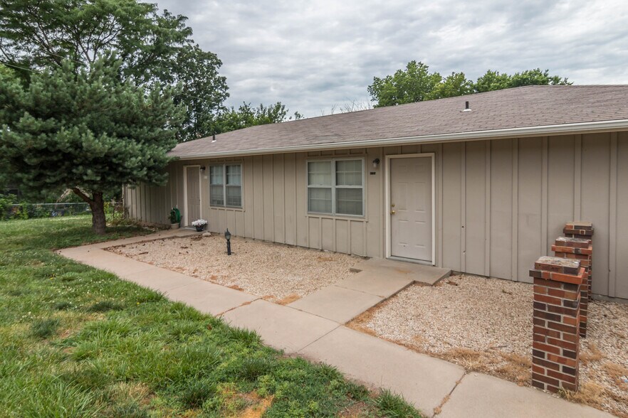 Building Photo - 811 Dondee Dr