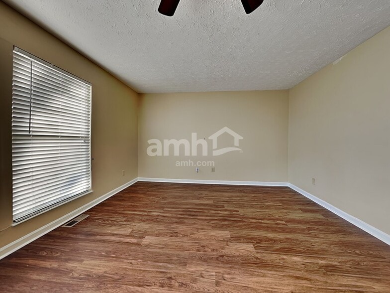 Building Photo - 25 Thorne Hill Dr