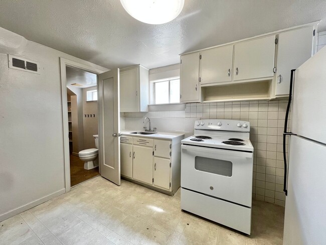 Building Photo - Cozy 2-Bedroom 1-Bath Basement Unit Near UNC!