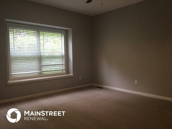 Building Photo - 213 NE Kim Ct