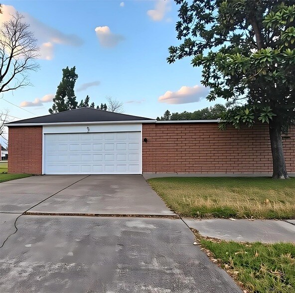 Building Photo - 13146 Newbrook Dr