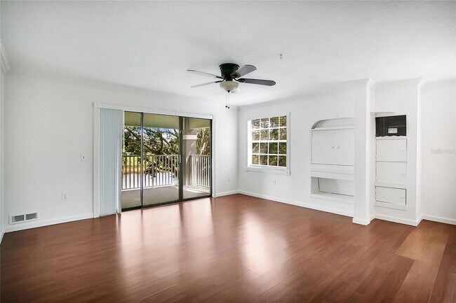 Building Photo - 13815 Fairway Island Dr