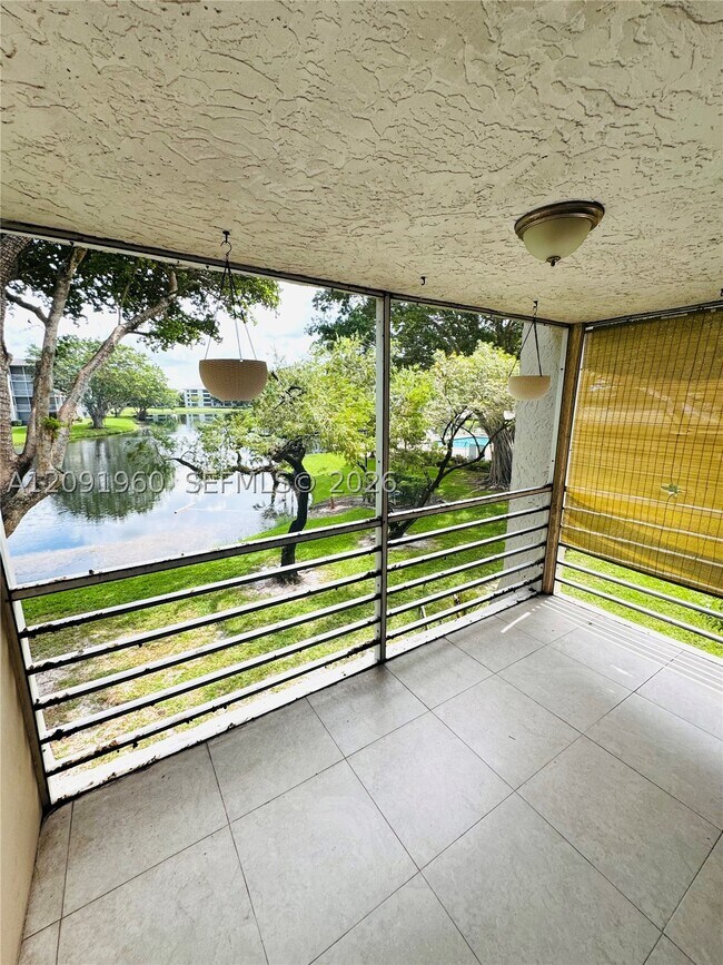 Building Photo - 9340 Lagoon Pl