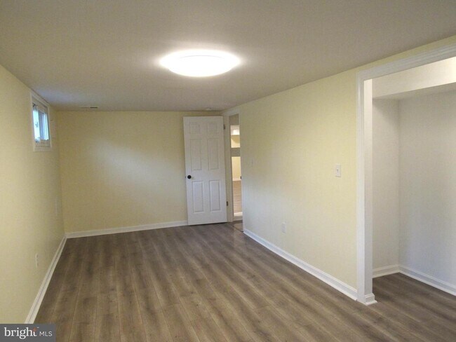 Building Photo - 5515 Helmont Dr