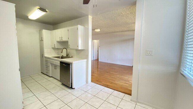 Interior Photo - 1957 Frank St / 2519 Virginia Ave