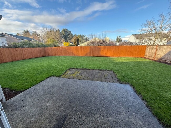 Building Photo - Newly Renovated 3B/2Ba Home in Quiet Neighborhood!