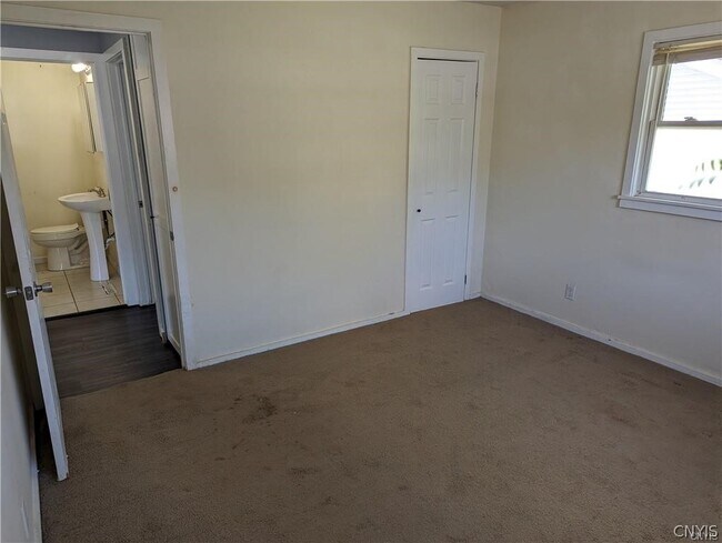 Building Photo - 5854 Reis Dr