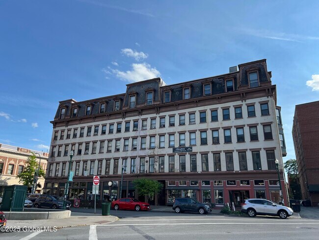 Primary Photo - 5 Broadway