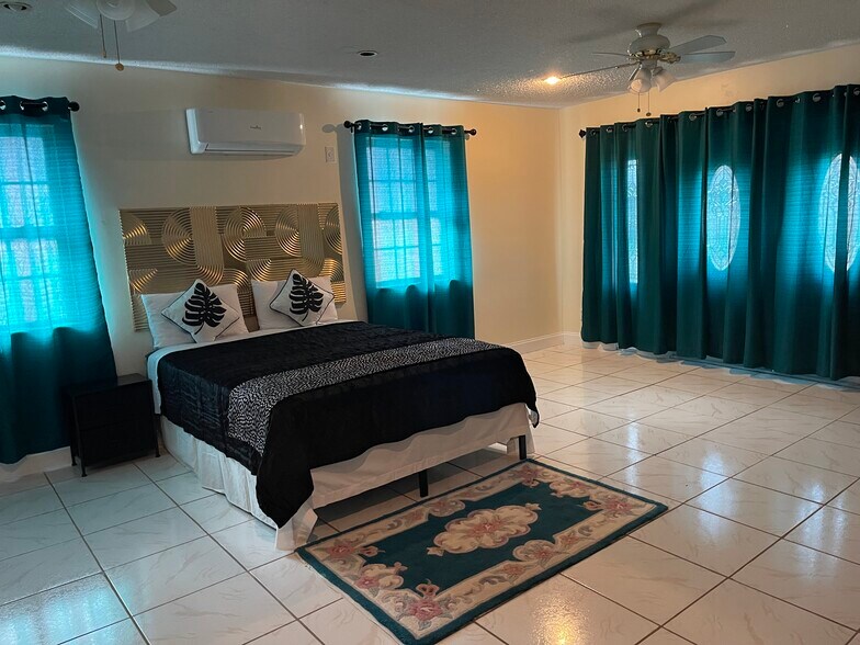 Building Photo - 12840 SW 11th Pl