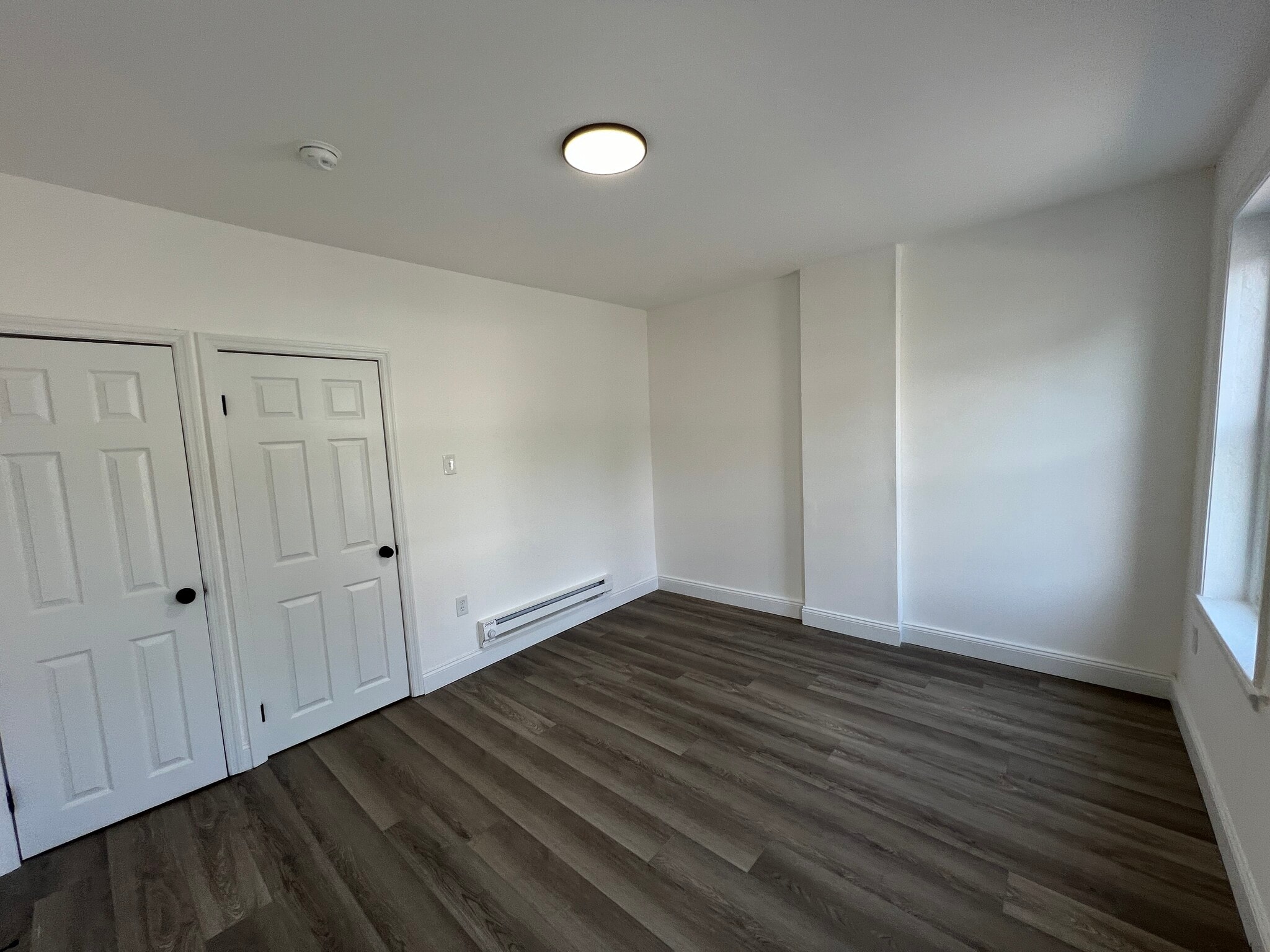 Building Photo - 921 W 3rd St