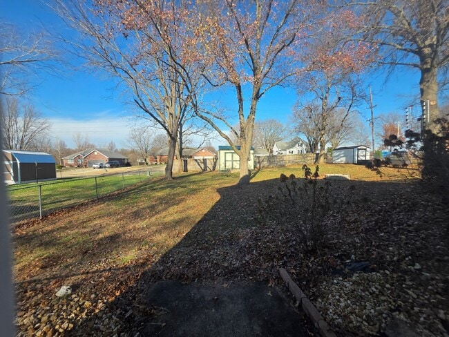 Building Photo - 802 Brentwood Ave